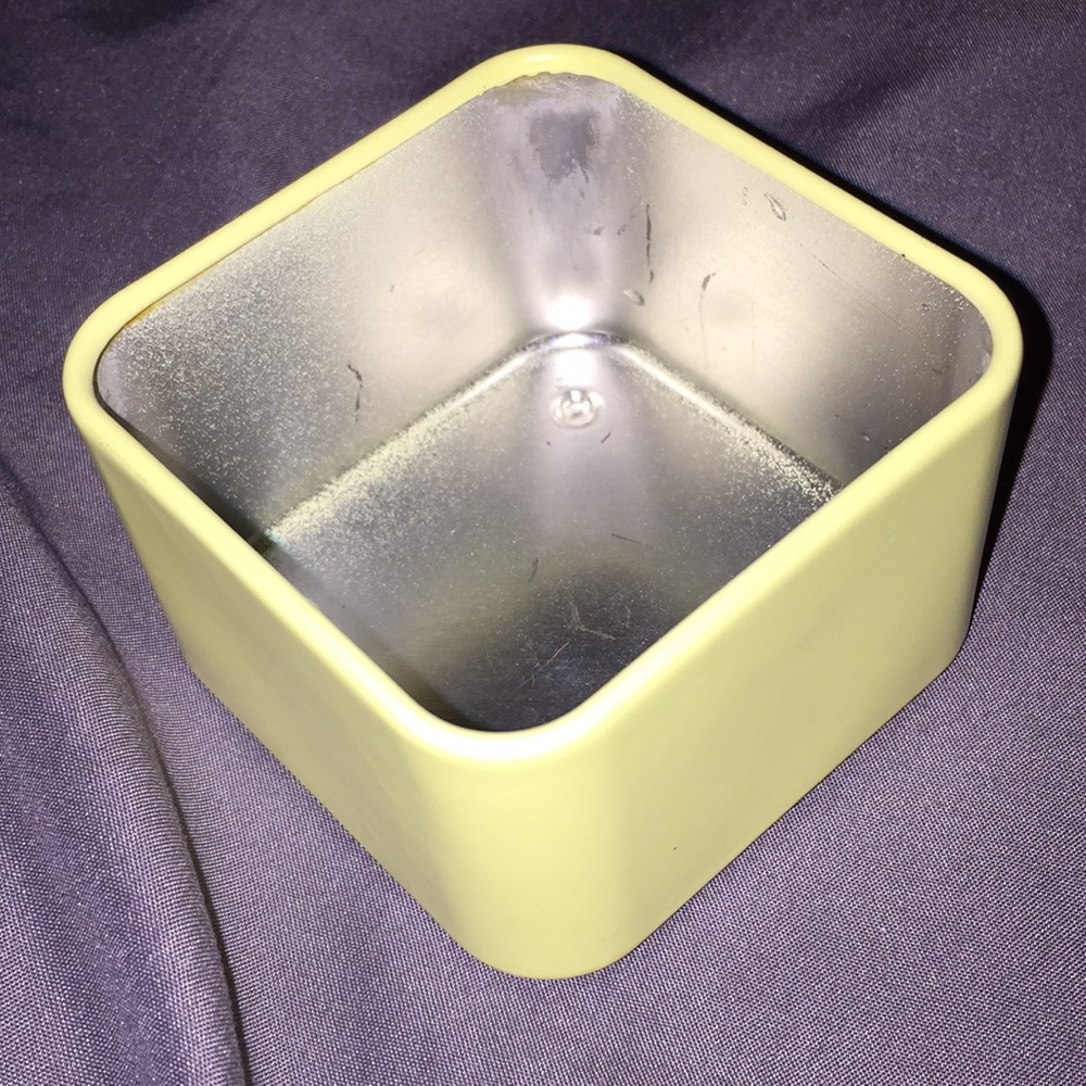 Empty Henri Bendel Travel Candle Tin Lemon Verbena - Picture 11 of 14